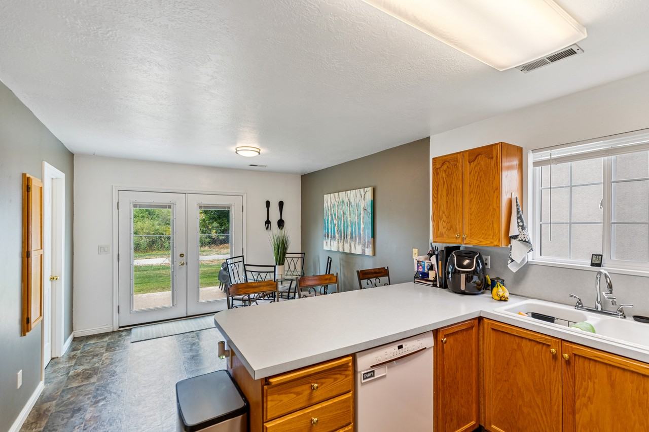 1637 Talon Dr #1 - Photo 4 of 17