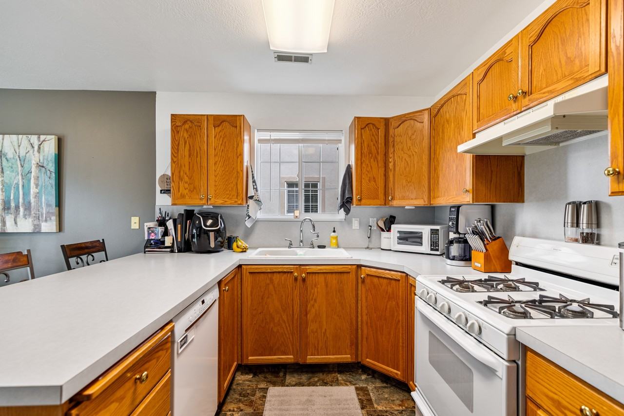1637 Talon Dr #1 - Photo 5 of 17