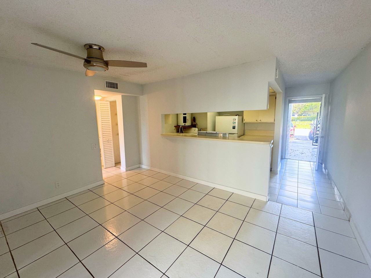 4403 Treehouse Ln Apt 26c #26C - Photo 3 of 12