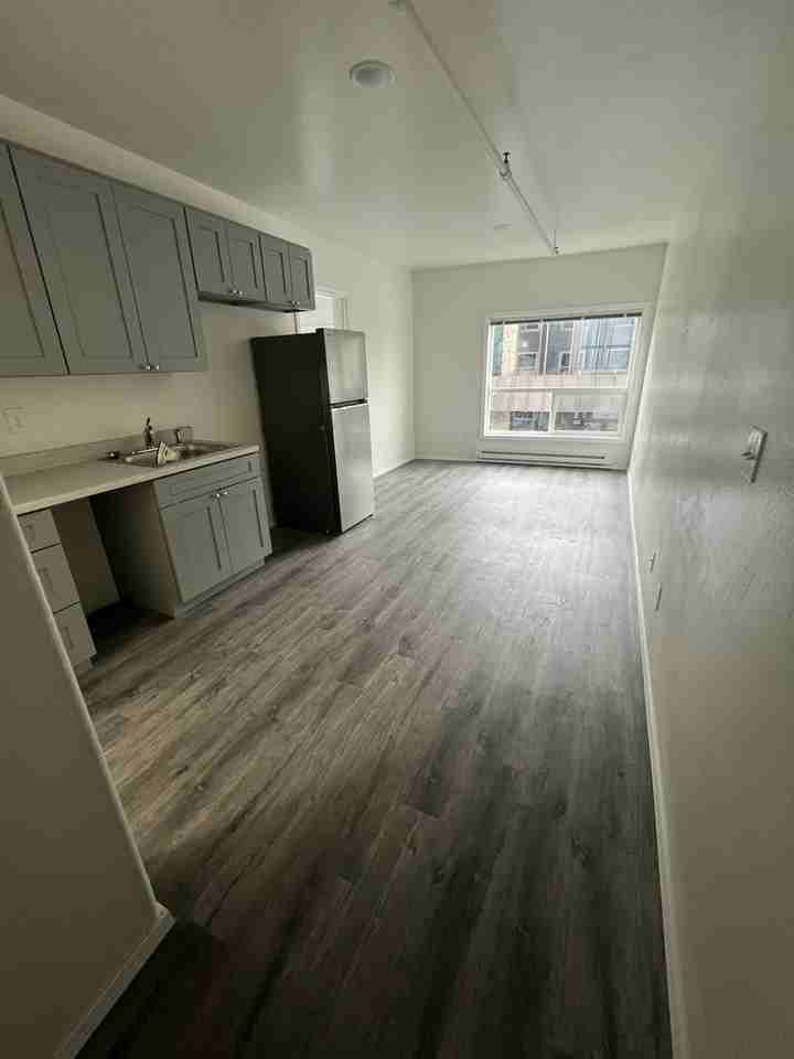 411 Mission St. - Photo 2 of 8