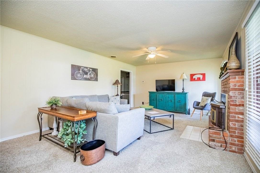 107 Nw Winfield Ln - Photo 2 of 31