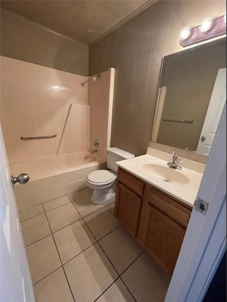 775 W Sycamore St - Photo 6 of 7