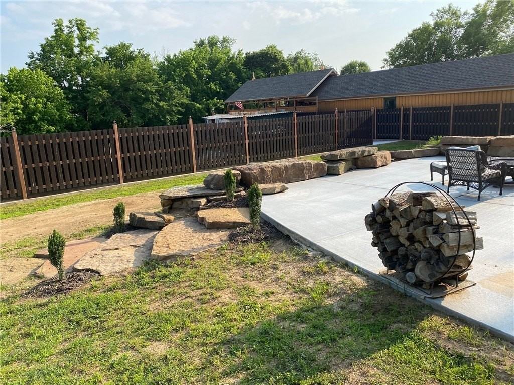 6445 Dearing Rd - Photo 4 of 22