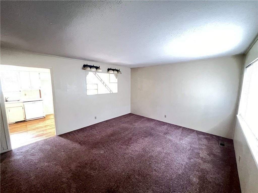 609 Cedar St - Photo 4 of 12