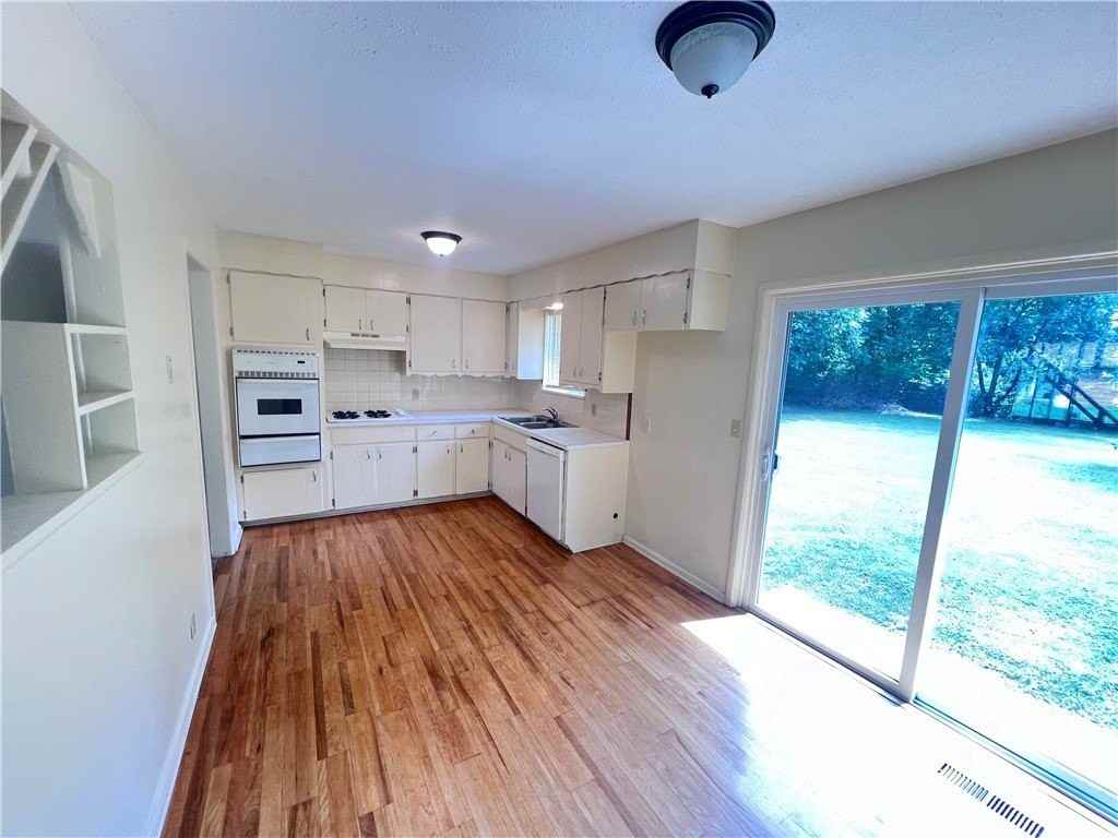 609 Cedar St - Photo 5 of 12