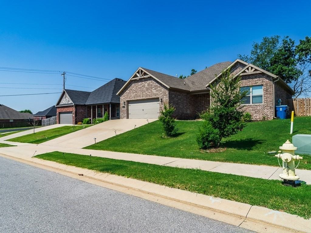 3602 Sw Brittany Rd - Photo 2 of 29