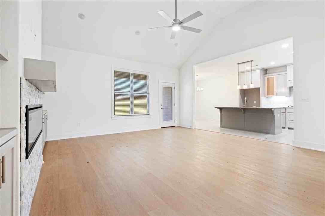 7004 Sw Basswood Ave - Photo 2 of 20