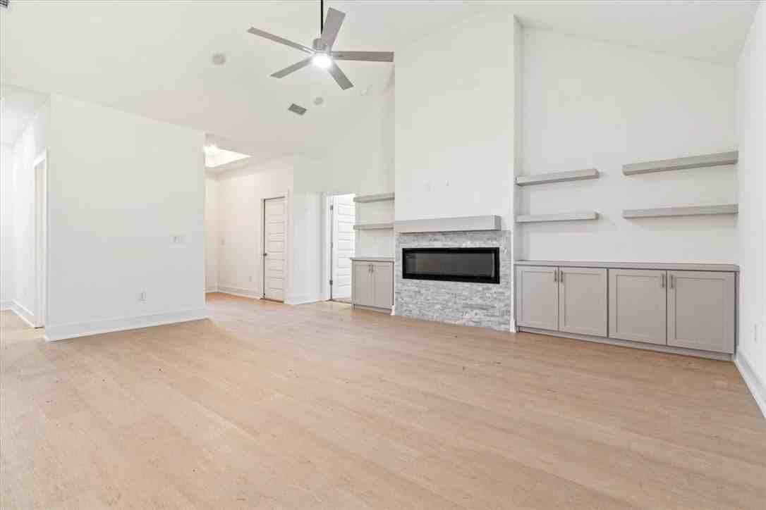 7004 Sw Basswood Ave - Photo 4 of 20