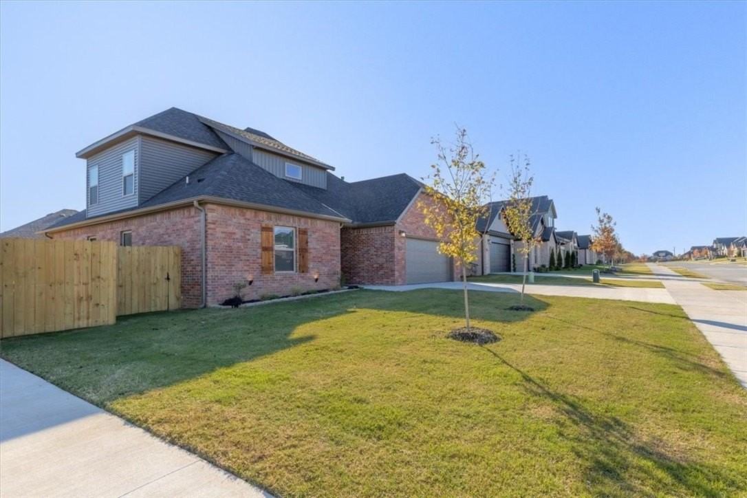 7005 Sw High Meadow Blvd - Photo 3 of 33