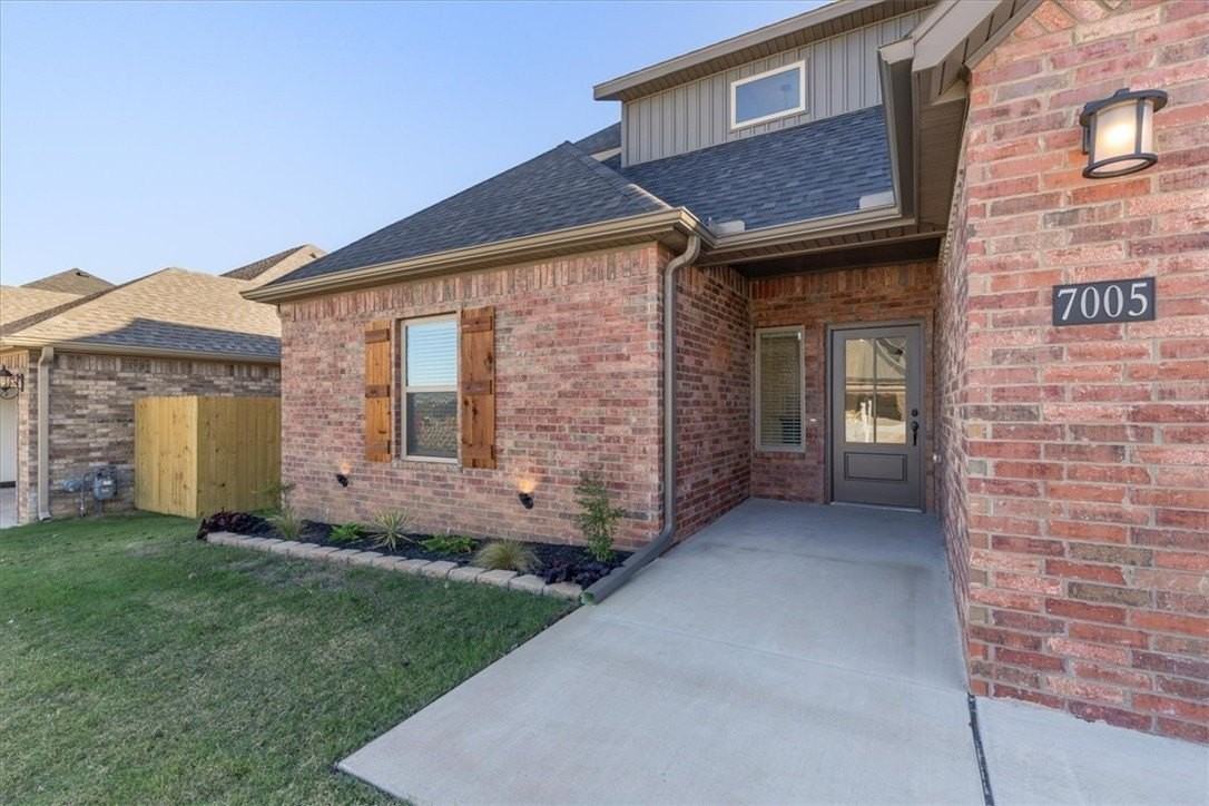 7005 Sw High Meadow Blvd - Photo 4 of 33