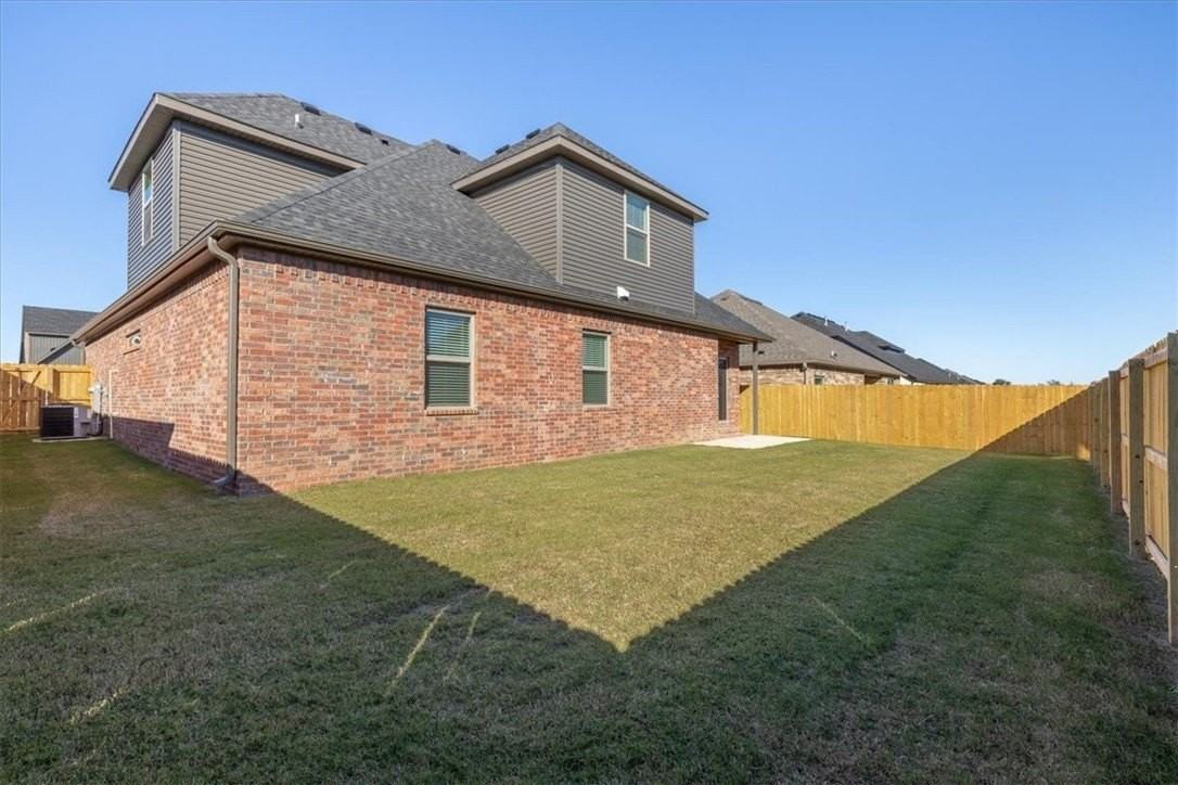 7005 Sw High Meadow Blvd - Photo 6 of 33