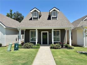 811 Ne Heights Ln - Photo 1 of 1