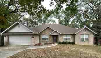 featured image of 305 Meadows Ct