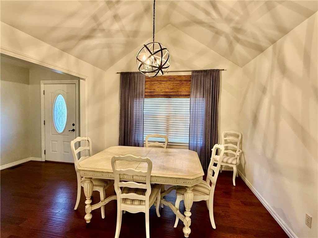 305 Meadows Ct - Photo 6 of 46