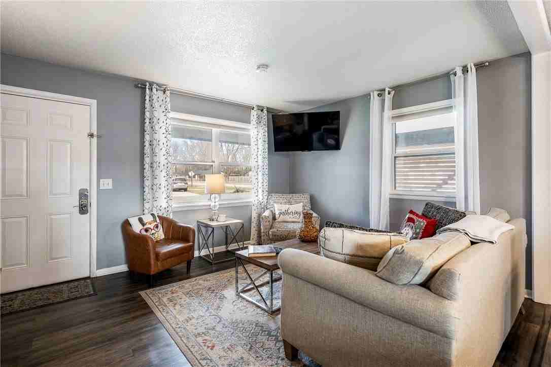 110 Se 13th St - Photo 2 of 21