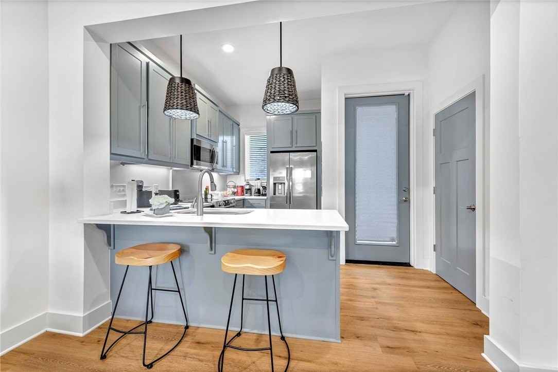 394 S Hill Ave - Photo 3 of 18