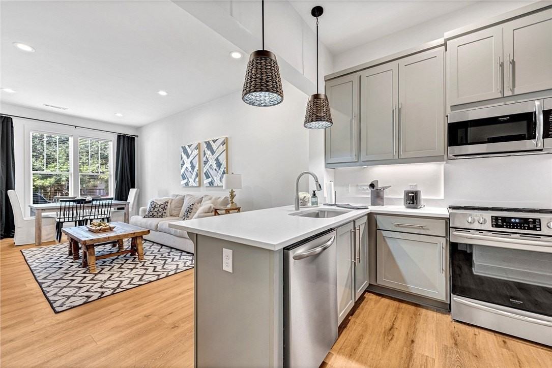 394 S Hill Ave - Photo 7 of 18