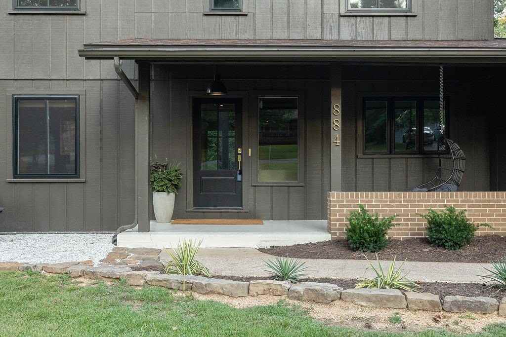 884 N Shrewsbury Ln - Photo 4 of 38