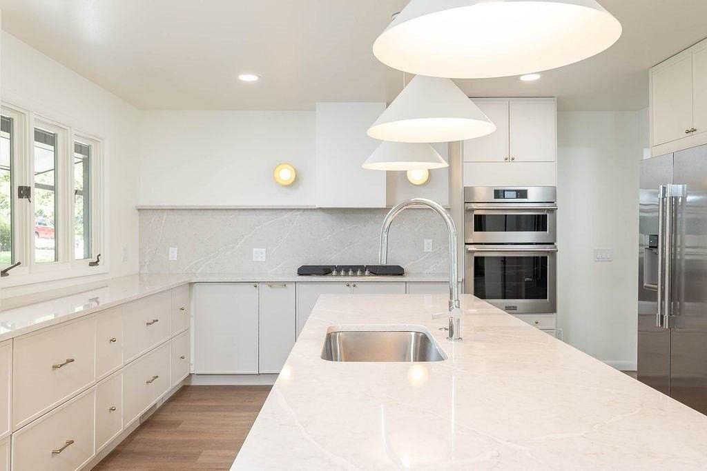 884 N Shrewsbury Ln - Photo 5 of 38