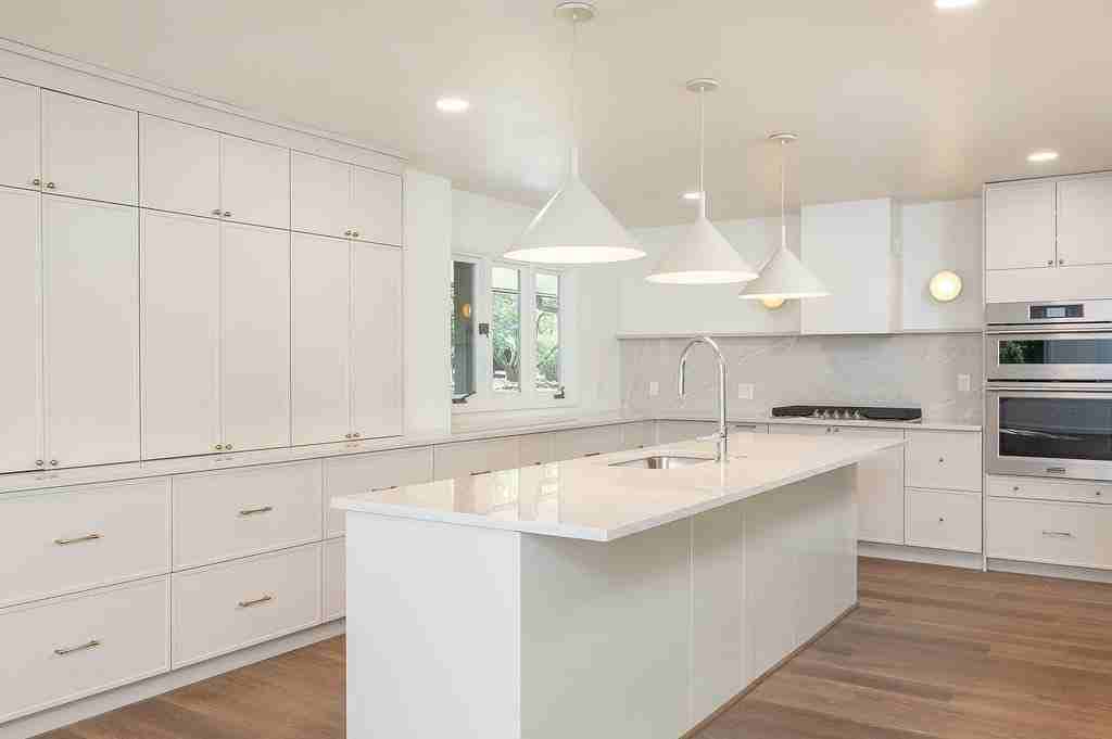 884 N Shrewsbury Ln - Photo 6 of 38