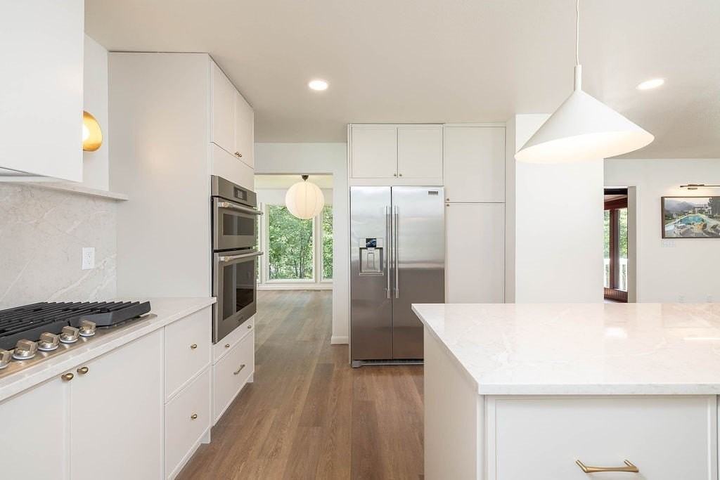 884 N Shrewsbury Ln - Photo 7 of 38