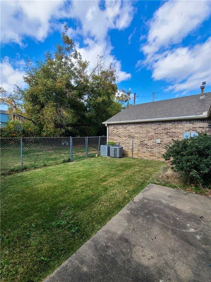 1020 W Cypress St Apt 2 #2 - Photo 4 of 19