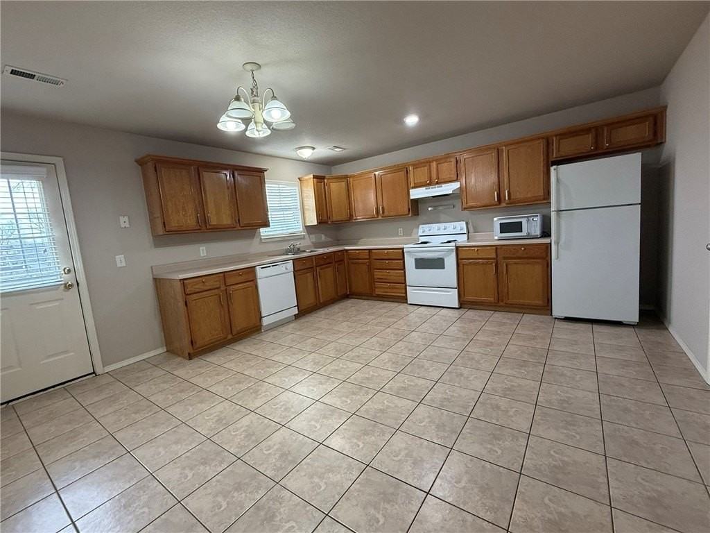 662 Appleridge Dr - Photo 3 of 10