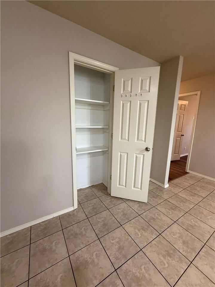 662 Appleridge Dr - Photo 4 of 10