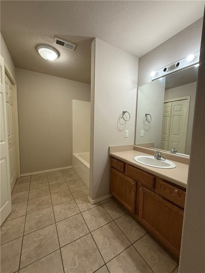 662 Appleridge Dr - Photo 7 of 10