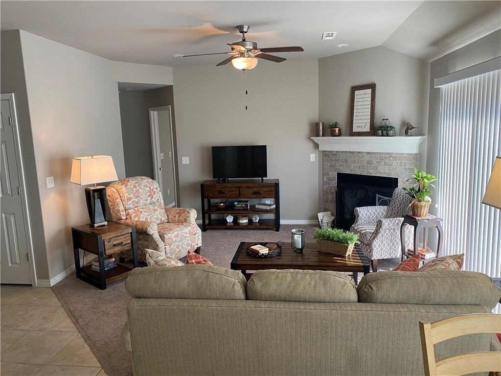 93 Kinloch Dr - Photo 5 of 12