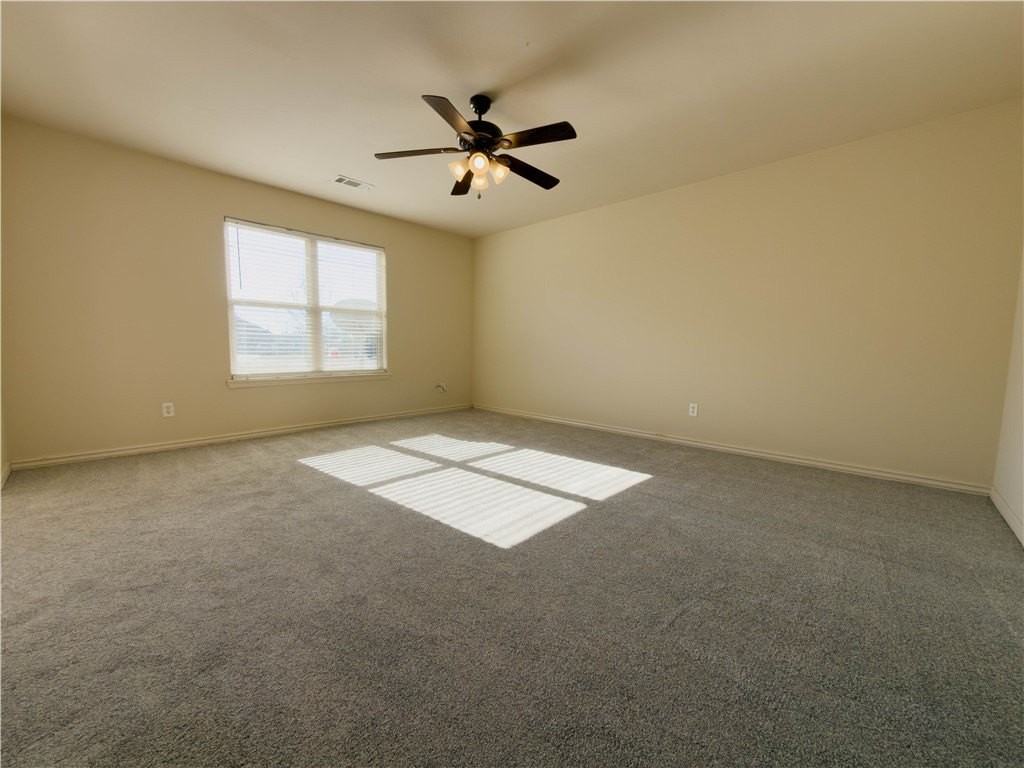 902 Oakwood Ln - Photo 2 of 13