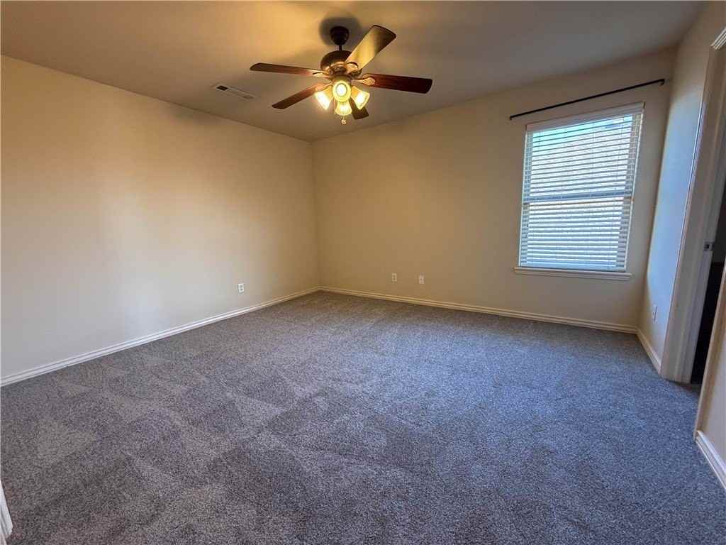 902 Oakwood Ln - Photo 7 of 13