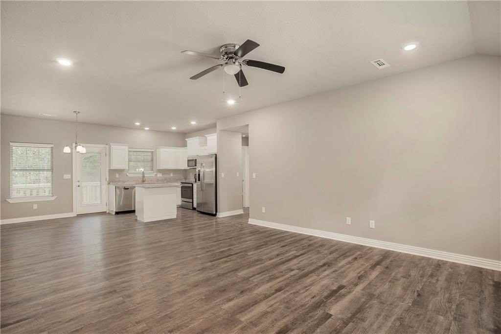 25 Lockhart Ln - Photo 2 of 14