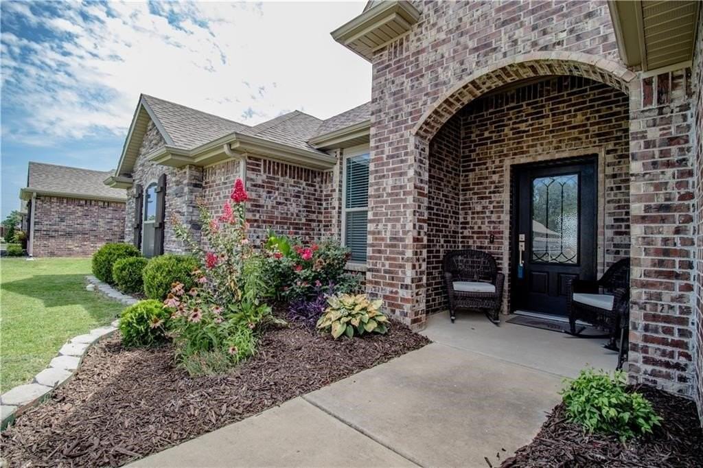 1220 Gardenia St - Photo 2 of 15