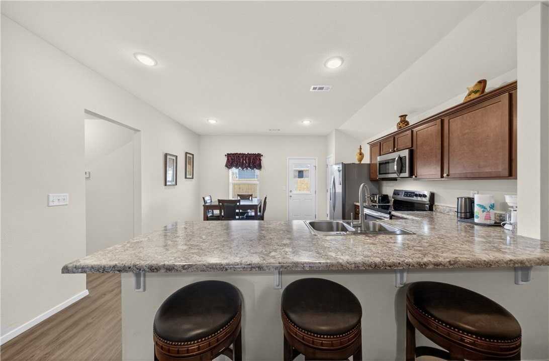 8110 Dogwood Dr - Photo 6 of 34