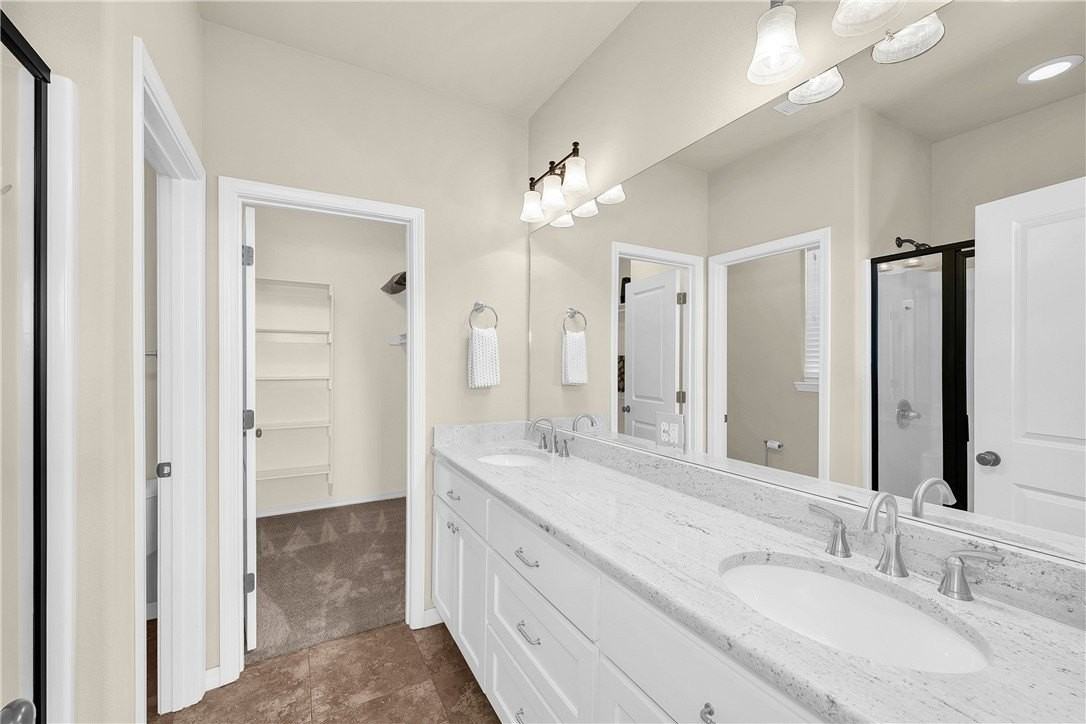 442 Sw Glover St - Photo 5 of 34