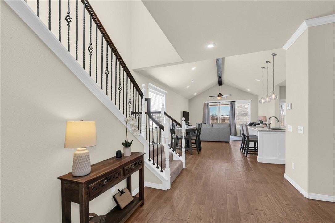 442 Sw Glover St - Photo 6 of 34