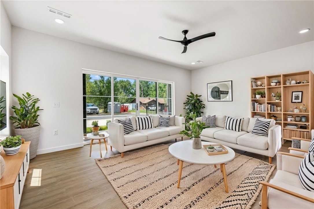 949 Se 10th St - Photo 2 of 21