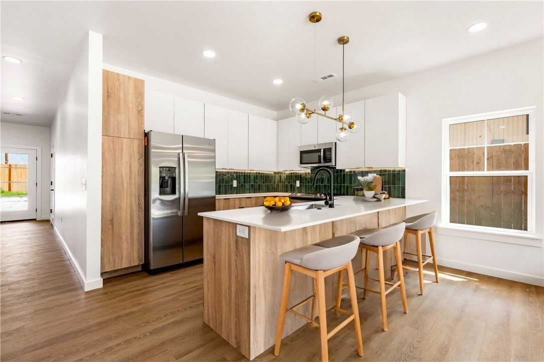 949 Se 10th St - Photo 6 of 21