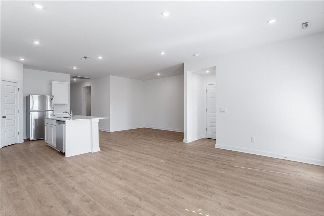 103 S Maroon Ave - Photo 5 of 22