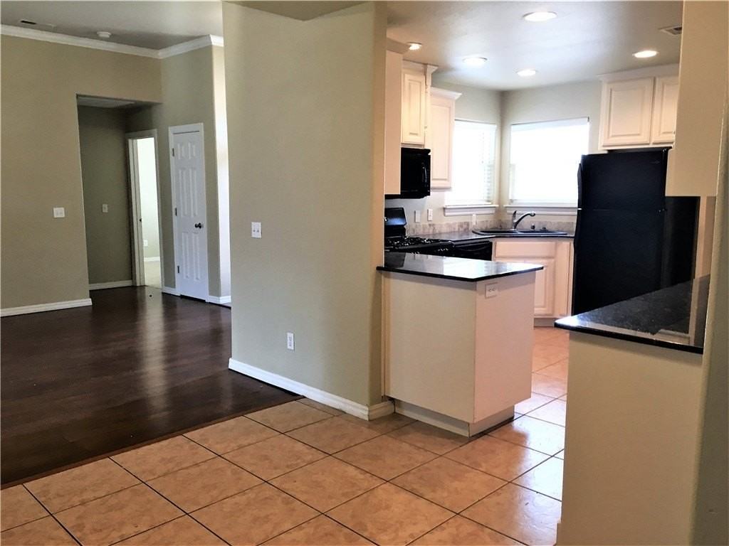 1806 N Knollcrest Cir - Photo 7 of 19