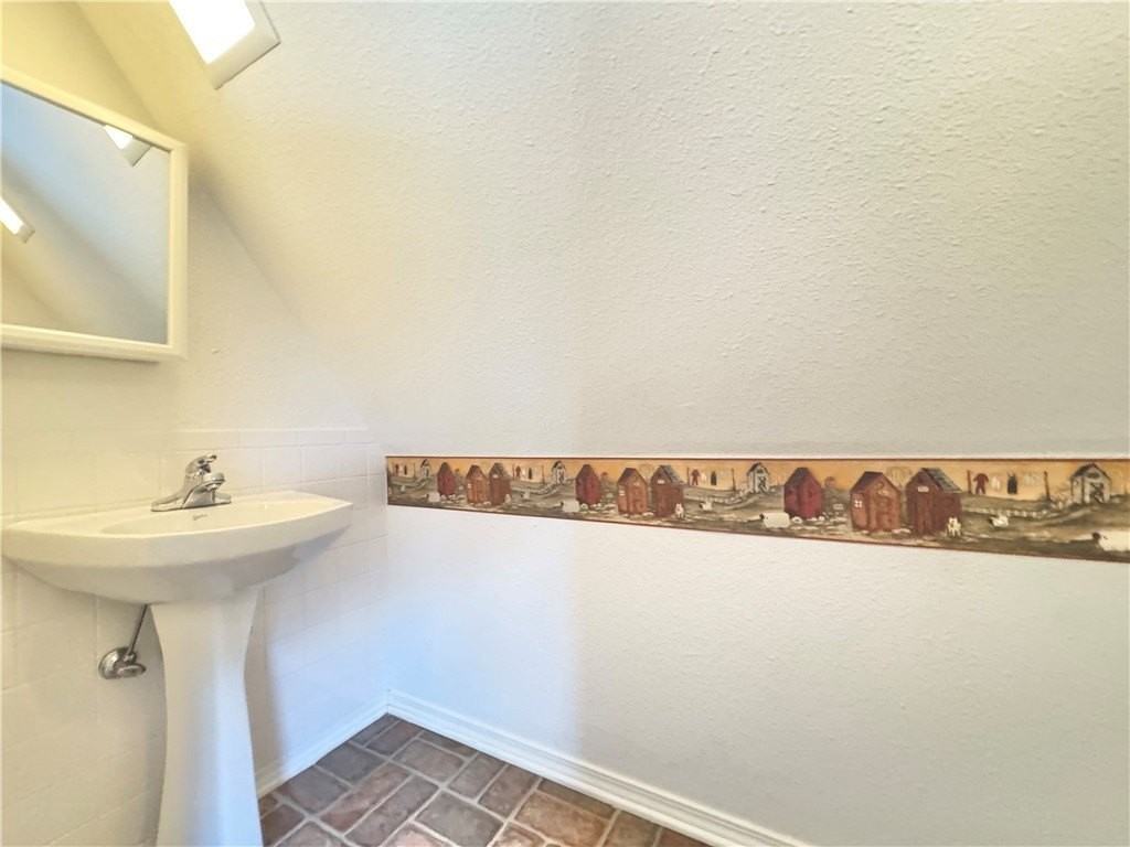 171 Madison 2415 - Photo 6 of 40