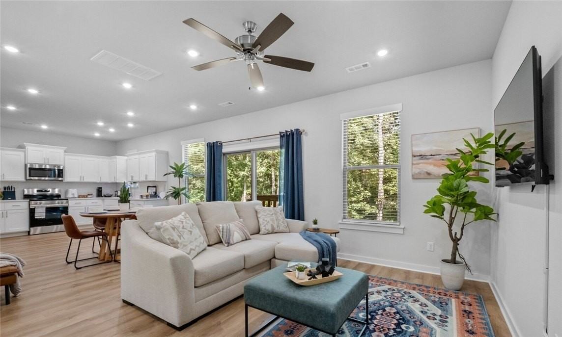 43 Saint Austell Dr - Photo 3 of 15