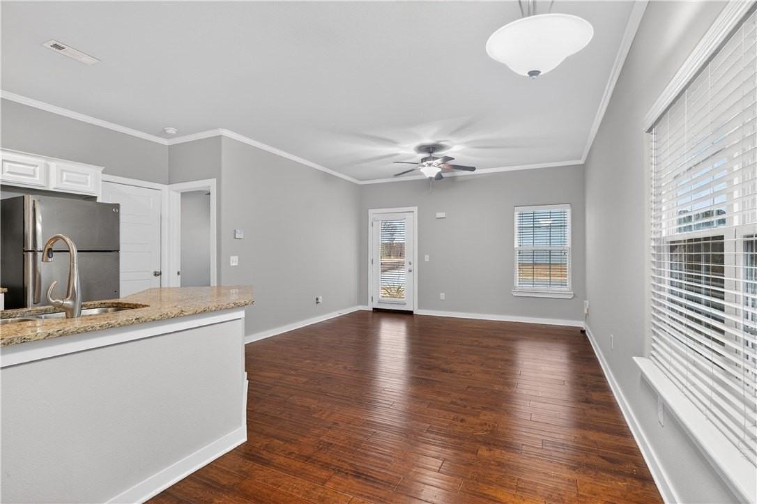 2304 Sw Juniper Ave - Photo 2 of 23