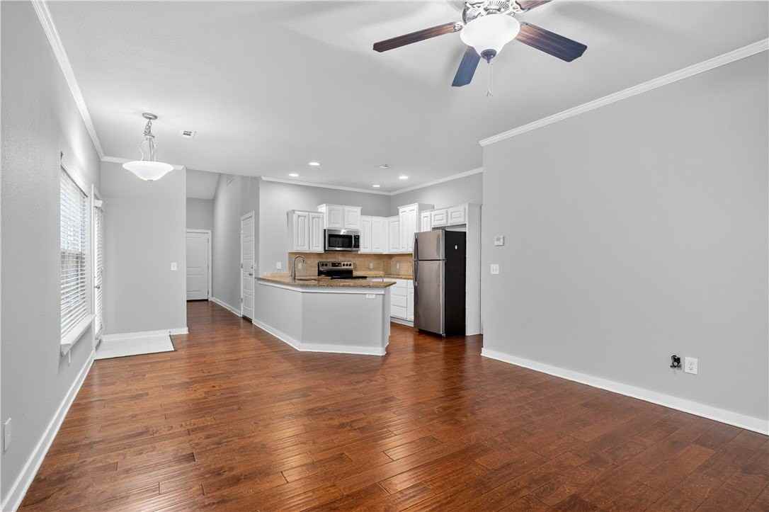 2304 Sw Juniper Ave - Photo 3 of 23