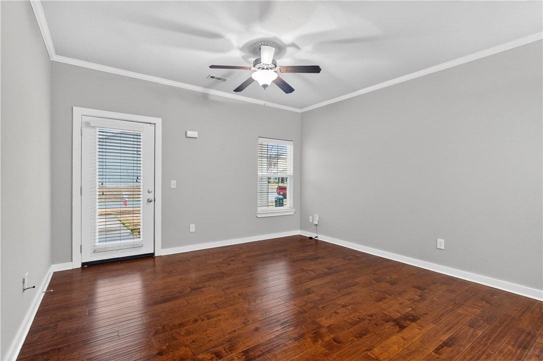 2304 Sw Juniper Ave - Photo 4 of 23