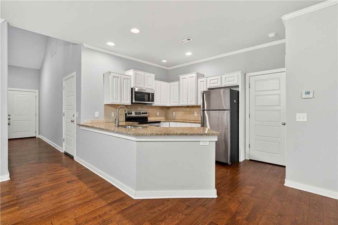 2304 Sw Juniper Ave - Photo 5 of 23