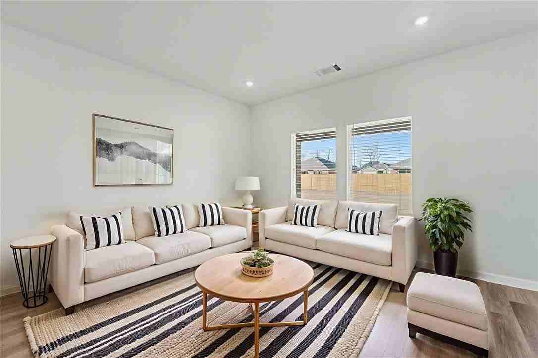 539 Colorado St - Photo 3 of 26