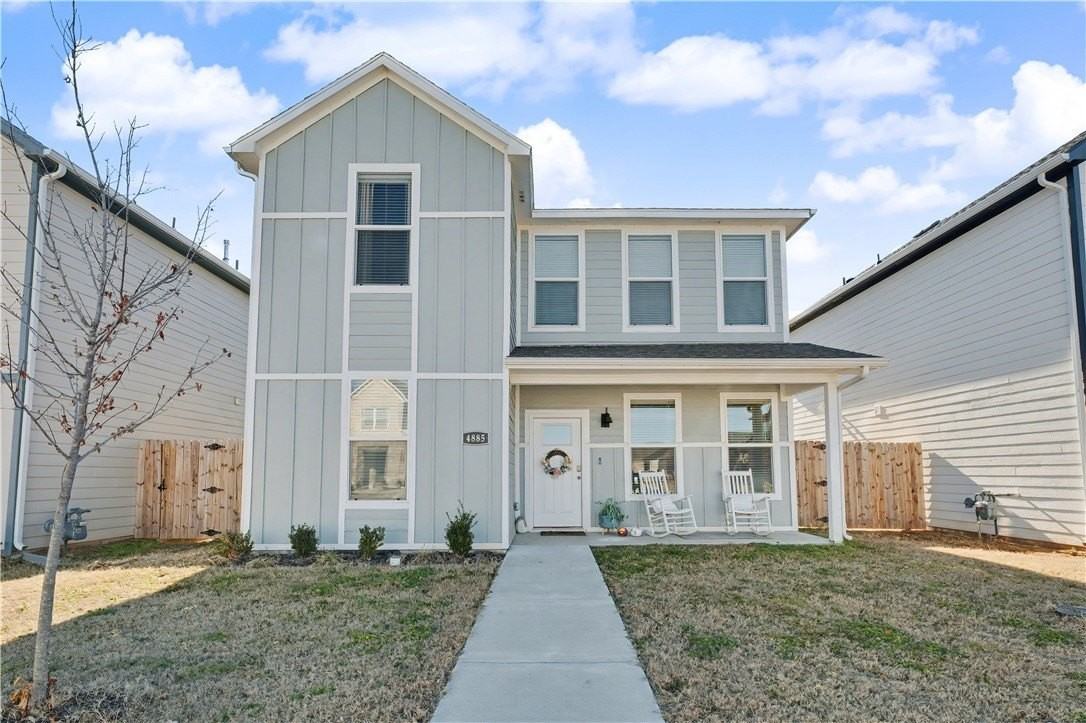 4885 W Triangle St - Photo 2 of 19