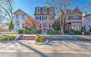 featured image of 242 Sw D St